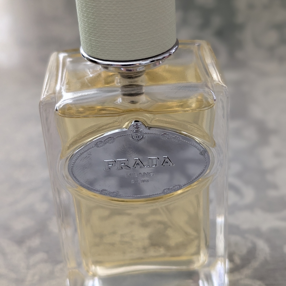 Prada Infusion d'Iris Eau de Parfum in Elegant Cream Box - Picture 2 of 2